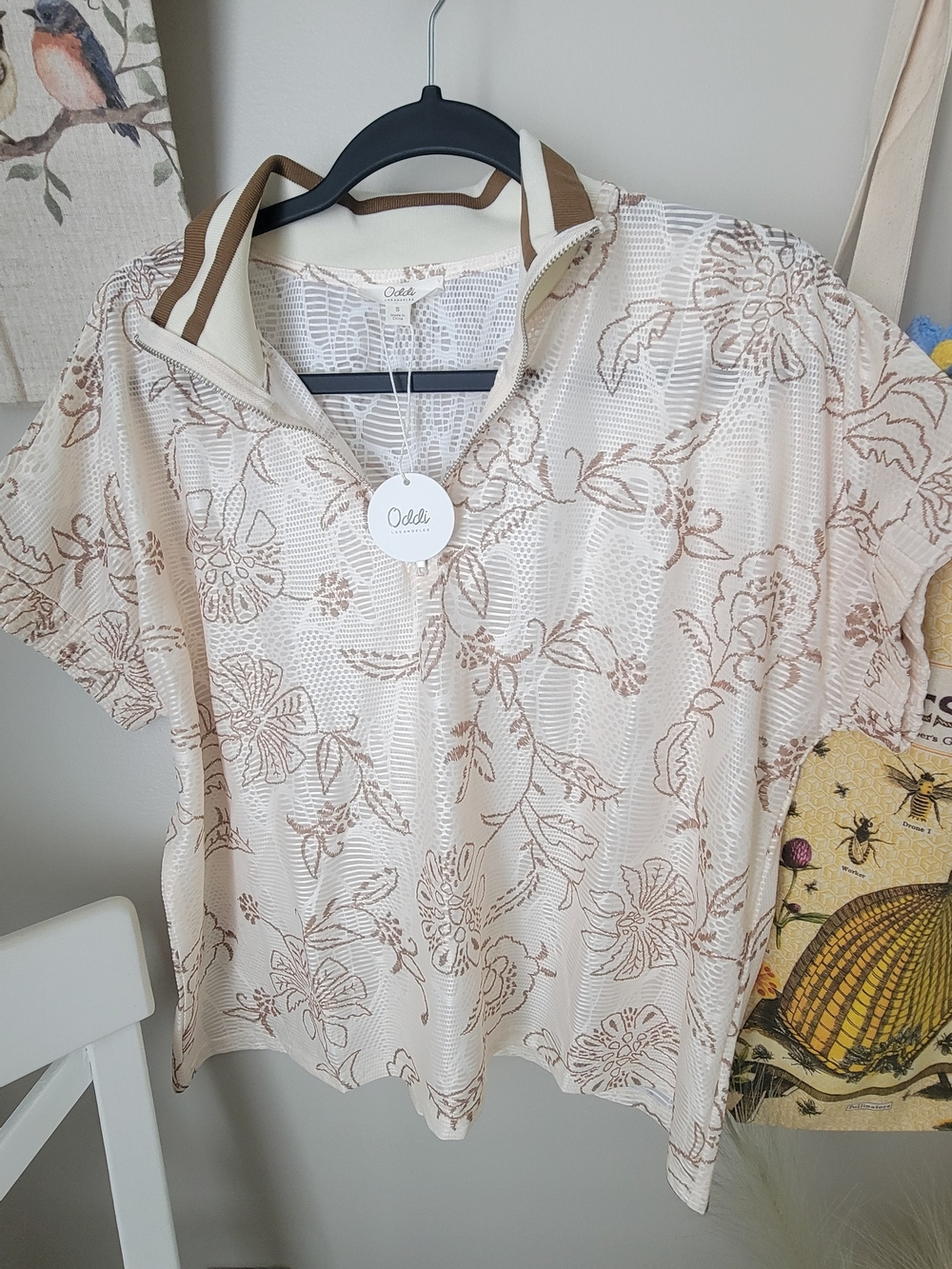 Brand New Oddi Cream Floral Mesh Polo Top Size Small